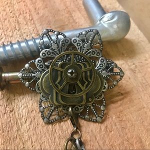 🗝Steampunk Inspired Brooch🗝